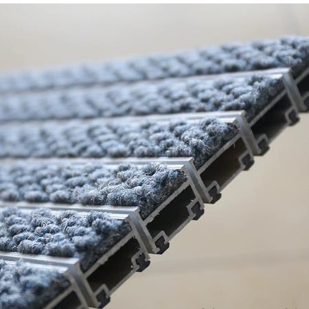 Close up of the side of the heavy-duty aluminum alloy welcome door mat