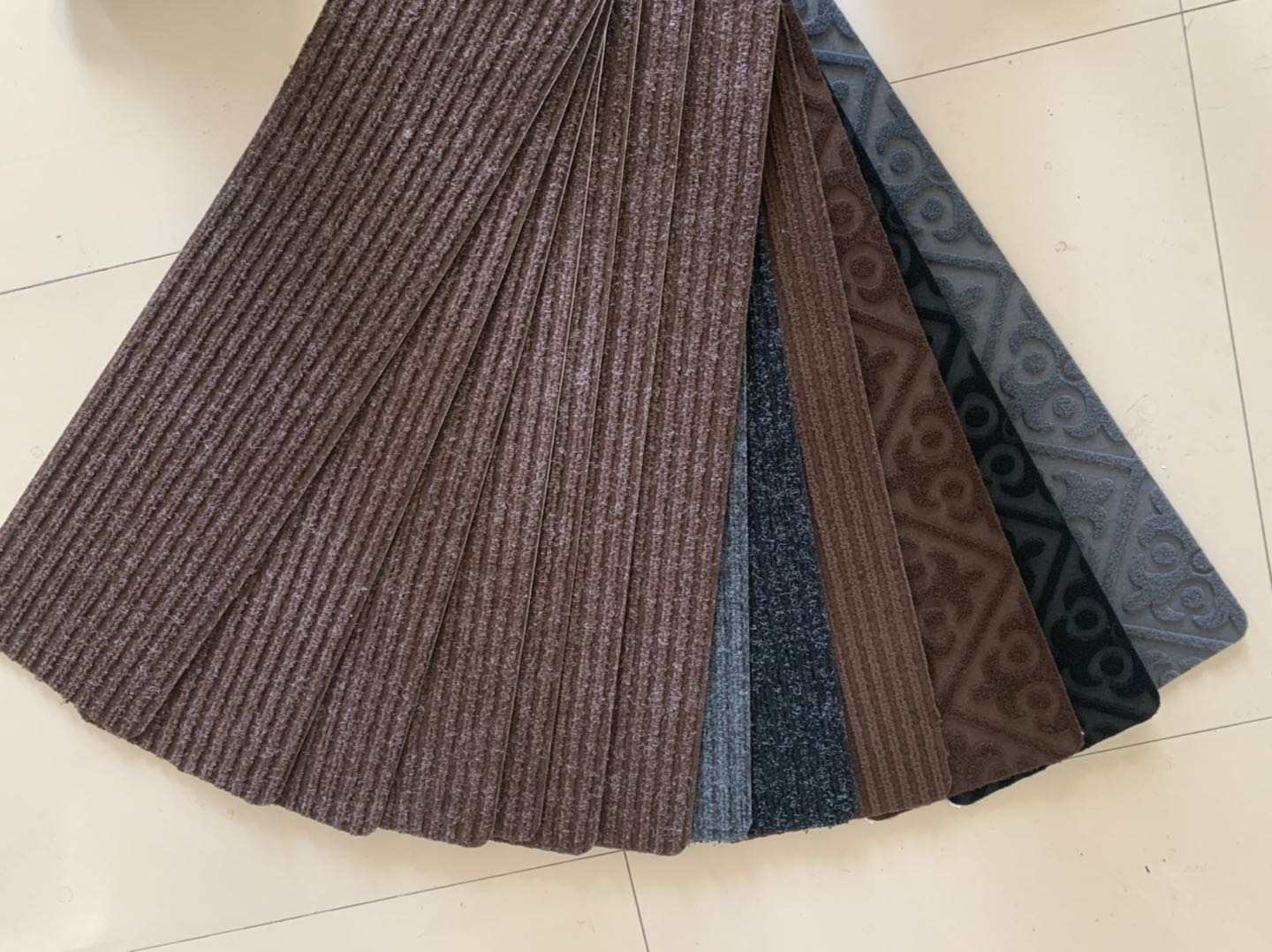 Non-slip carpet stair pedals suitable for wooden steps non-slip indoor and outdoor stair pedals carpet running mat