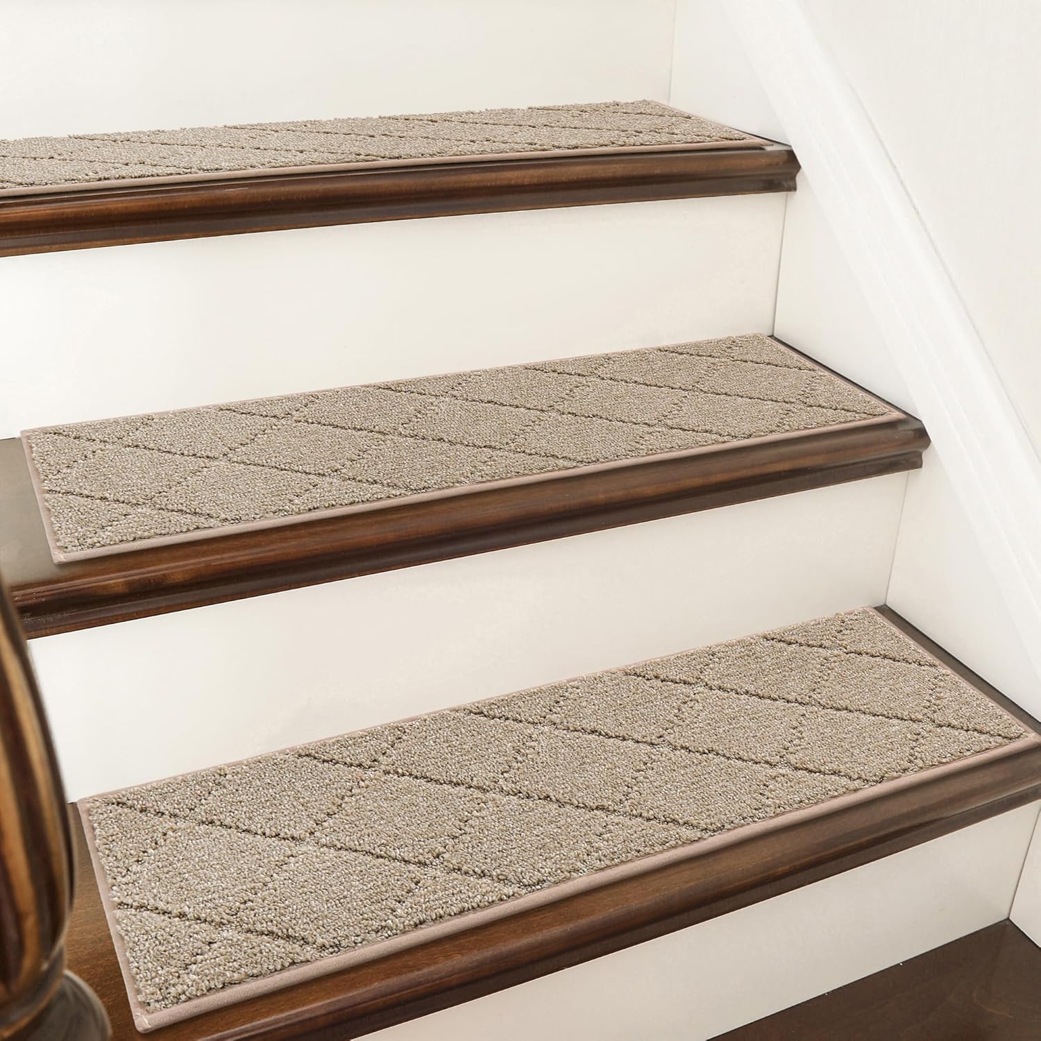 Handmade tufted stair mat with anti slip design